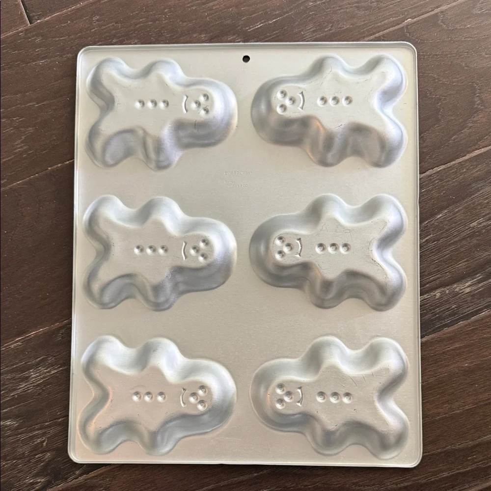 Wilton Metallic Gingerbread Man Cookie Mold